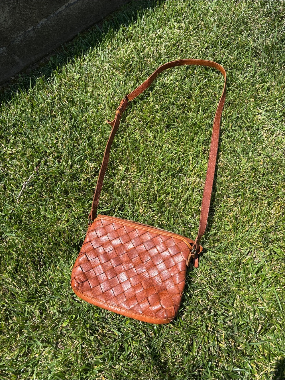 Woven Leather Crossbody Bag in Tan Vilenca brand